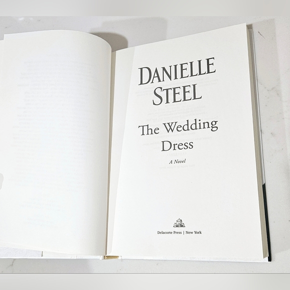 The Wedding Dress: A Novel Danielle Steel Hardcover Book Romance - Picture 5 of 7
